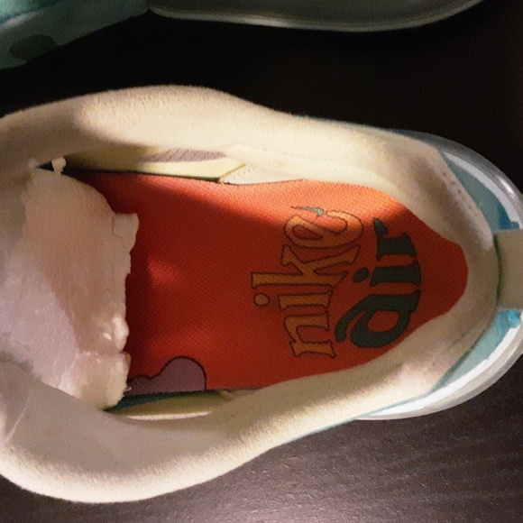 Nike Air Max 270 React in Teal and Beige Size 11. - Picture 3 of 14